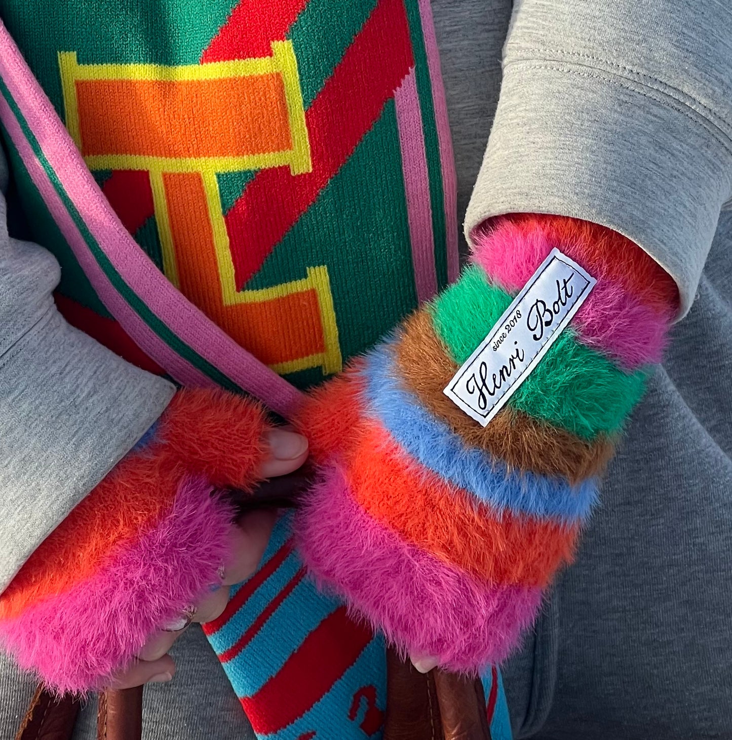 Striped sunset gloves